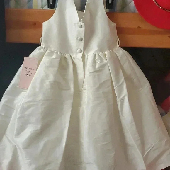 Sweet kids formal dress size 4 - Picture 7 of 15